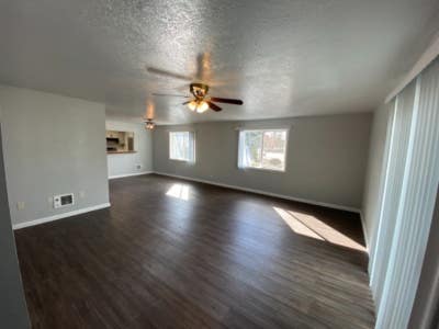Beautiful Remodeled 1 Bedroom w Secured Entry! Main Photo
