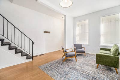 Lovely Living in Philadelphia off Broad Street. Main Photo