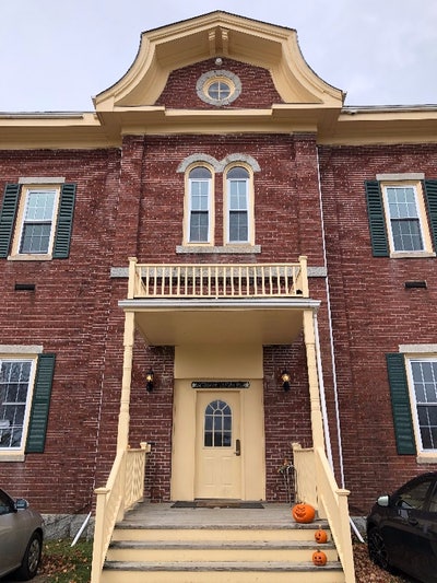 Beautiful light_filled Apt in Historic Schoolhouse Main Photo