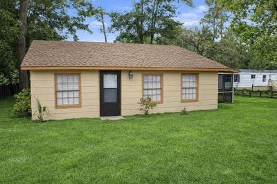 Nice bungalow merry Christmas move in Wallace Road Main Photo