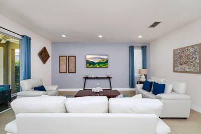  Affordable Private Bed & Bath | Fast WiFi | Near  Main Photo