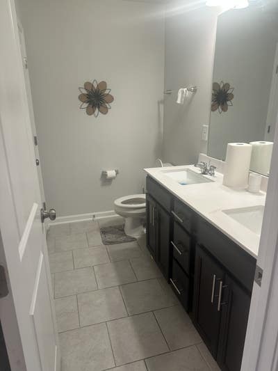 Private Bedroom with bathroom  Main Photo