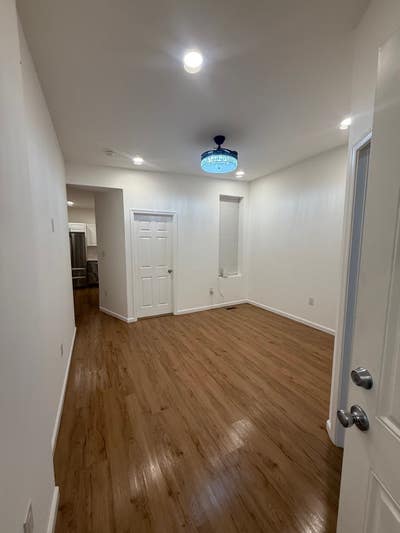 Private bedroom Near Transit Main Photo