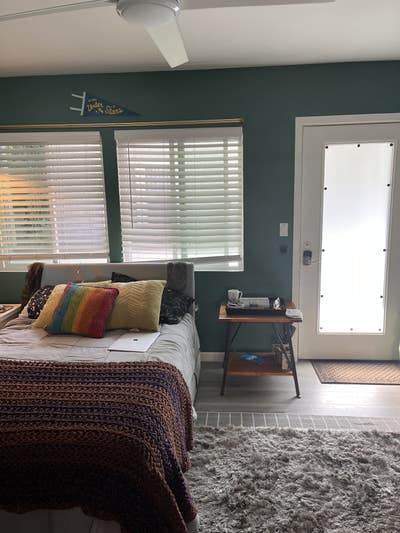 Cute Studio Available Main Photo