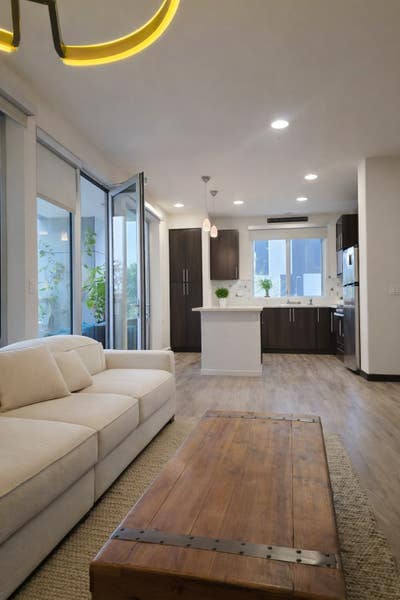 Beautiful West Hollywood full amenity building Main Photo