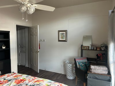 Room for rent in house w/pool Main Photo