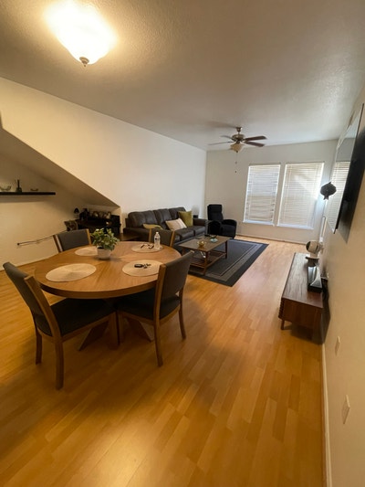 Fully furnished condo. gym hot tub and pool . Priv Main Photo