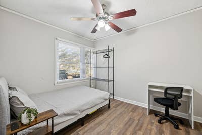 *NEW Listing* in East Point! Don't Miss Out on thi Main Photo