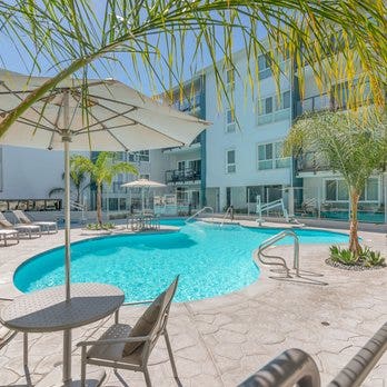 Furnished Studio in WeHo Main Photo