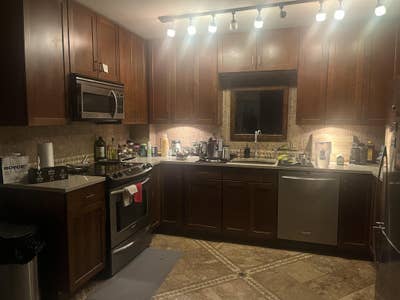 Spot in 2B2B for $1420 incl utilities and internet Main Photo