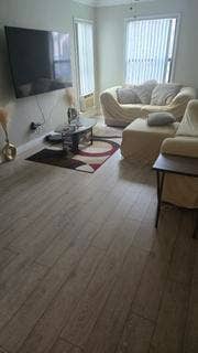 Looking for a cool roommate Main Photo