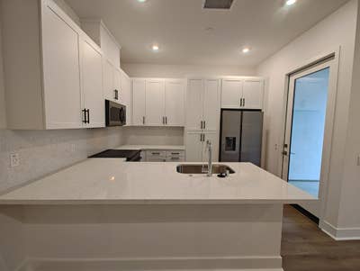 En Suite Room 1 Bd/1Ba with Garage space-HB OC Main Photo