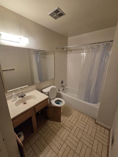 Room w/ full bath for rent in SFH Vienna Main Photo