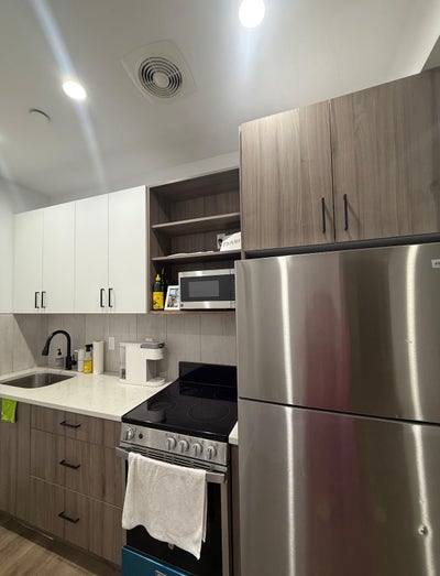 Room with private bathroom and laundry in the apt. Main Photo