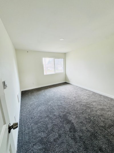 1 bedroom with shared bathroom. Main Photo