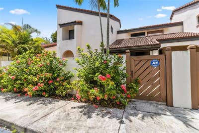 Private Room & Dedicated Bath - Quiet Kendall Home Main Photo
