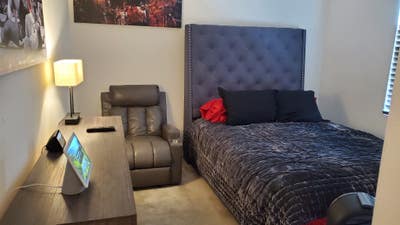 Looking for a Guy Roommate for Private room  Main Photo