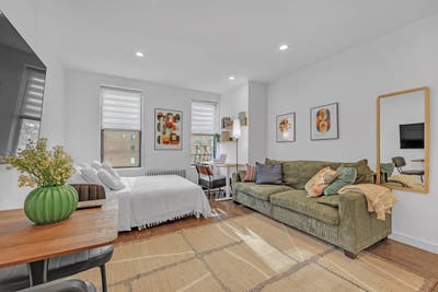 Studio in East Village on a flexible lease Main Photo