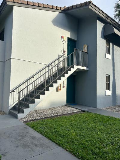  Remodeled aptcorner unitall tilewasherdryer insid Main Photo