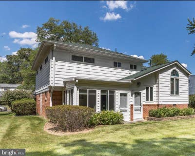 Private Entrance | Sunroom | In_Unit Laundry Main Photo