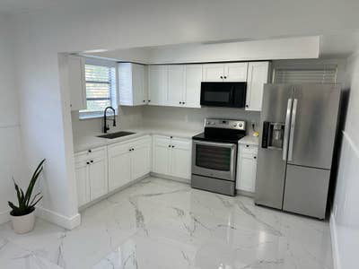Move into Your Hollywood Home Today! Renovated Hol Main Photo