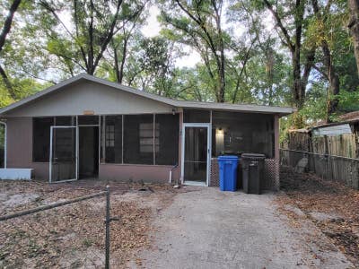 1  Efficiency Seffner 350 sq feet Near Tampa Brand Main Photo