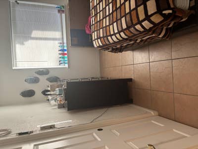 Bedroom for rent Main Photo