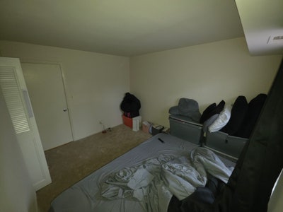 Looking for a roommate Main Photo