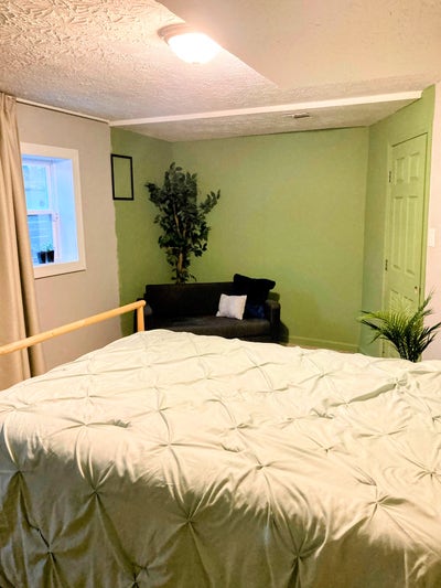 Furnished Bedroom(s) close to Oakland Marta !!! Main Photo