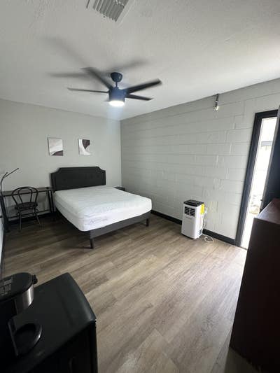 Room for rent with private entrance  Main Photo