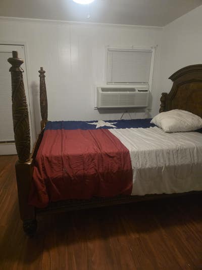 One Bedroom, Bath and Kitchen, All Utilities Inclu Main Photo