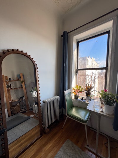 Studio in cobble hill Main Photo