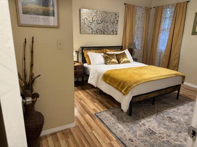 Beautiful Room in quiet historic neighborhood  Main Photo