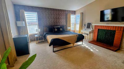  Private Rooms w Workspace, Café Area & MiniFridge Main Photo