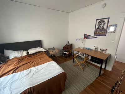 Looking for Male Roommate in Koreatown Main Photo
