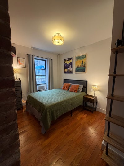 Large Private Furnished Bedroom on Restaurant Row Main Photo