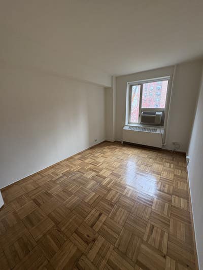 Room in 3b/1b in Stuytown available now thru 8/3 Main Photo