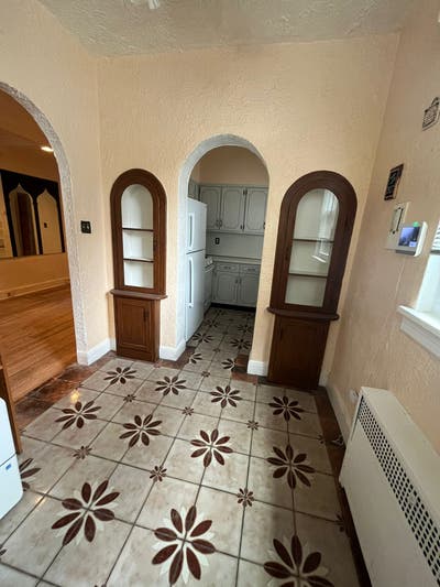 Room for rent $1250, in a clean and friendly neigh Main Photo