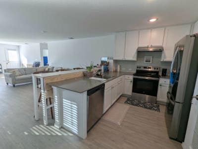 Private Room w Free Utilities & Pool Access in a  Main Photo