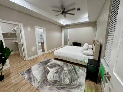 Top Unit With 8Ft Covered Balcony & Large Beds. Al Main Photo