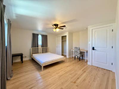 Furnished Master Bedroom with Ensuite Bathroom! N Main Photo
