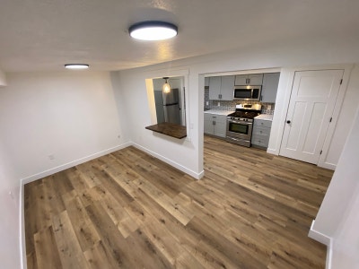 Basement Apartment_ perfect for 1 to 2 people Main Photo