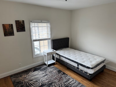 Room for rent Main Photo