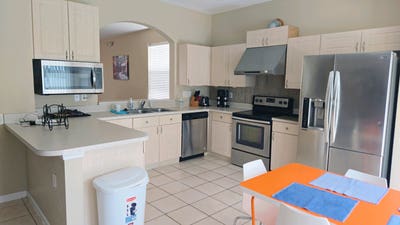 Clean & Quiet King Bed Room in Beautiful Community Main Photo