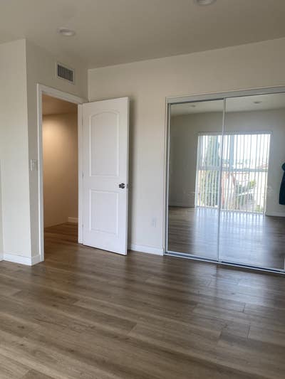 Big room with private bath in East Hollywood Main Photo