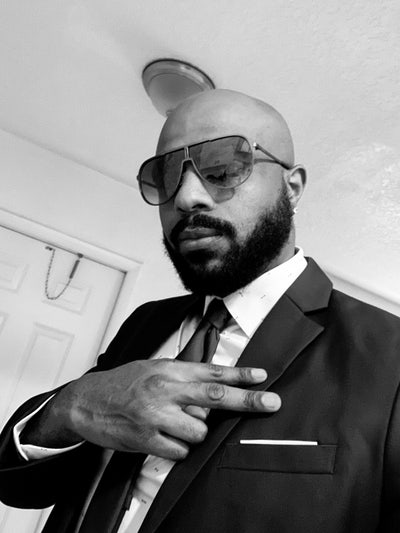 Professional Male seeks a small or large room Main Photo