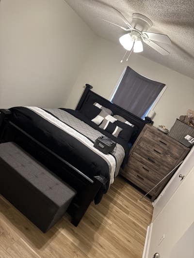 ISO Female Roommate Main Photo