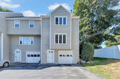 A Nice Bedroom Main Photo