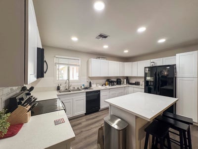 Tempe House with Dining area. Cozy & comfy Main Photo