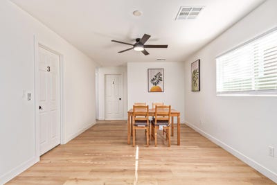 Newlyrenovated & modern Phoenix House with Dining  Main Photo